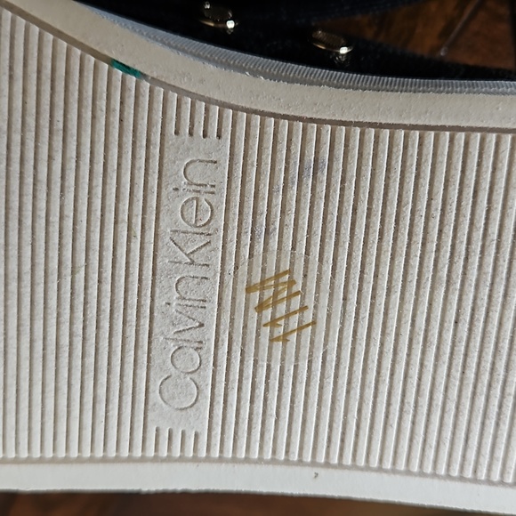 Calvin Klein Women's Michaela Low Top Sneakers NWT - Picture 3 of 7